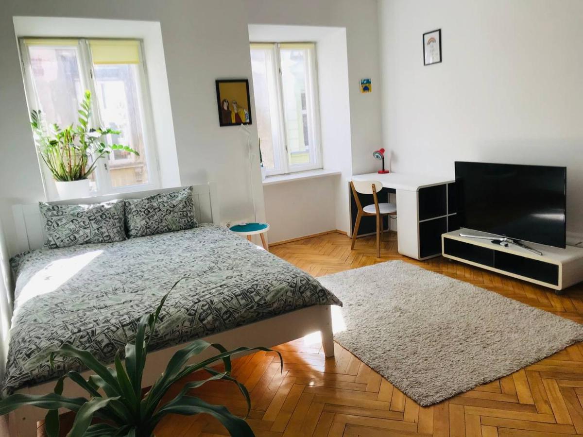 Berlin Apartment Lviv Extérieur photo