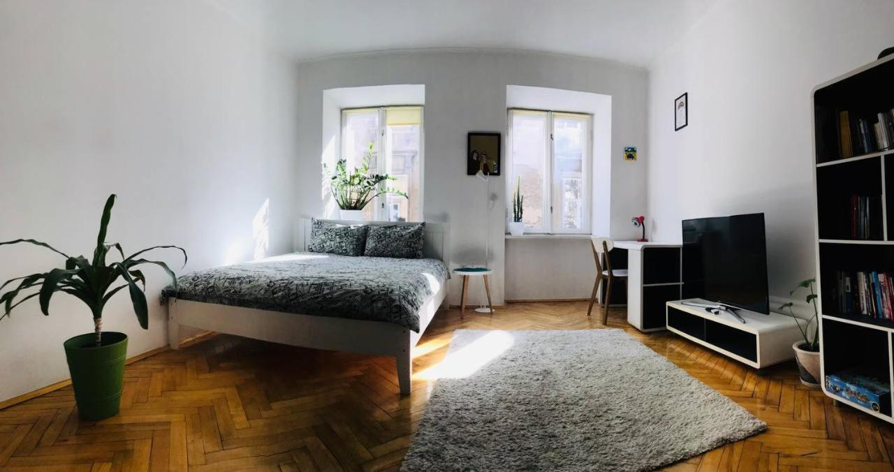 Berlin Apartment Lviv Extérieur photo